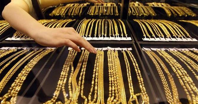 Əlimizdəki son 100 manata da qızıl alaq?