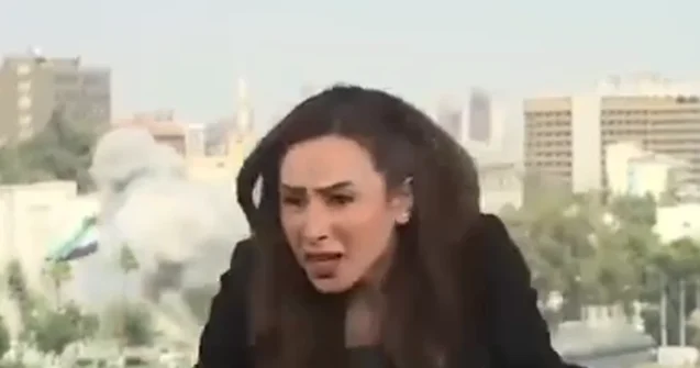 Canlı yayımda olarkən şəhəri bombalandı Video