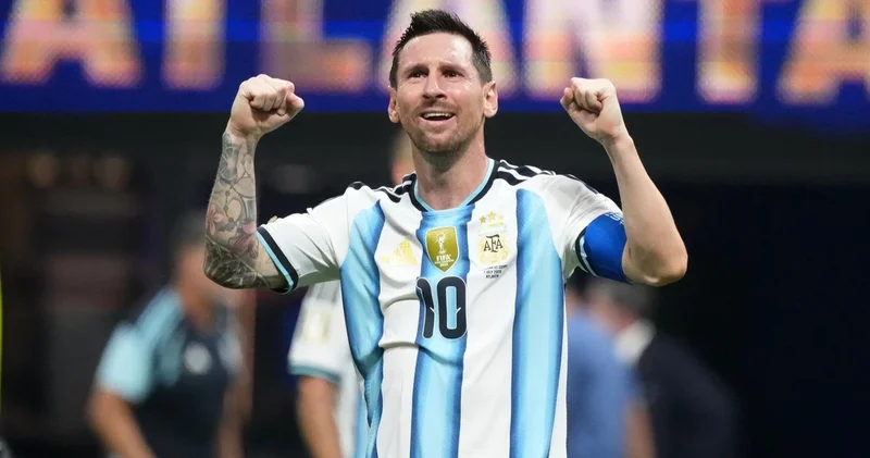 Messi Lamin Yamalı çimizdirərkən…