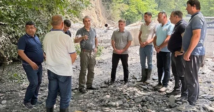 Belə icra başçısı olar? Bu nə geyimdir? Foto