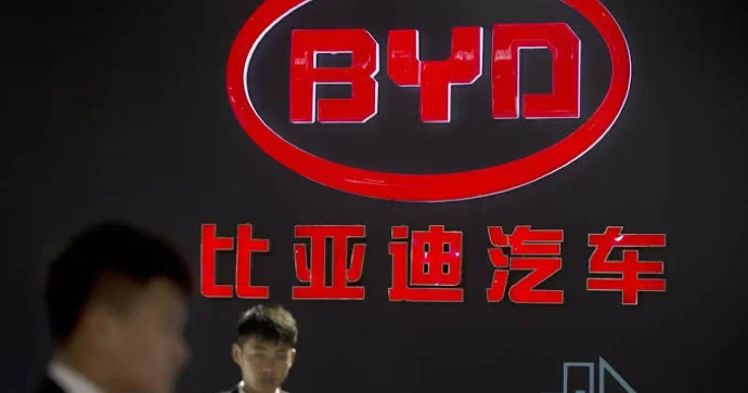 Keçmiş nazir BYD şirkətindən iş təklifi aldı FOTO