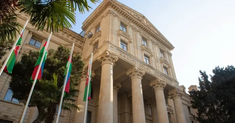 XİN: Odessa yaxınlığında vurulan gəminin heyətindəki 10 Azərbaycan vətəndaşı ölkəmizə yola salınıb
