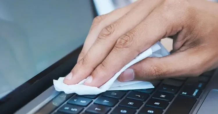 Klaviaturanı təmizləyərkən bu səhvləri ETMƏYİN