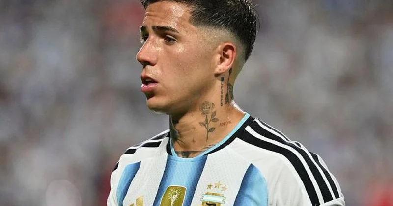 Çelsi tənqidlərdən sonra argentinalı futbolçu ilə bağlı paylaşımı silib