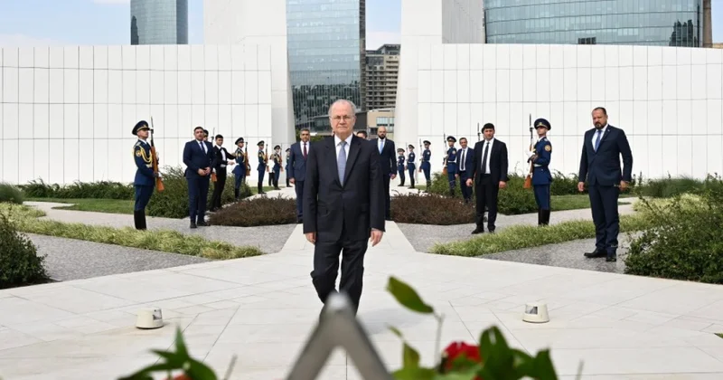 Fələstin Dövlətinin Baş naziri Bakıda Zəfər parkını ziyarət edib