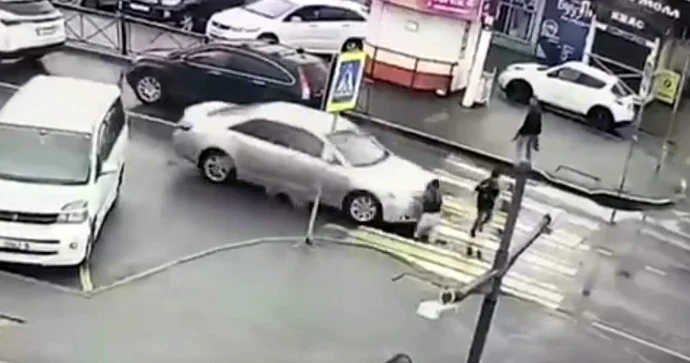 “Camry” ilə iki uşağı vurub qaçdı; polis meşədən tapdı VİDEO