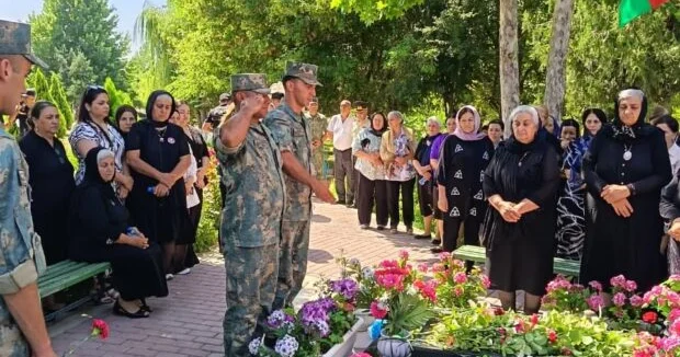 Şəhid Vəliyev Vüsal İslam oğlunun doğum günü münasibətilə anım mərasimi keçirilib FOTOLAR