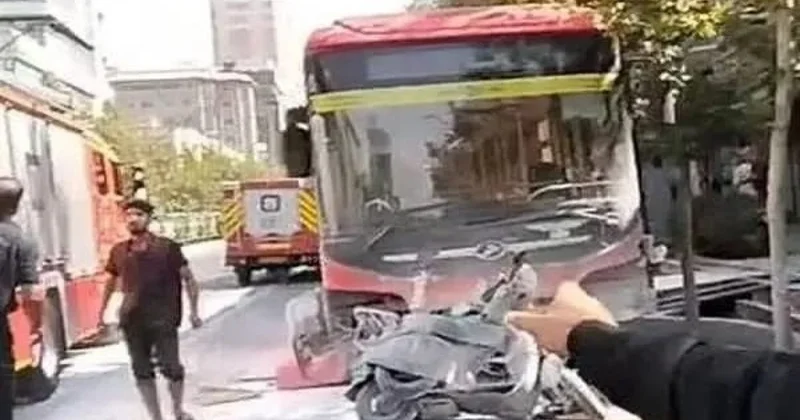 Tehranda avtobus yeddi nəqliyyat vasitəsi ilə toqquşub, 6 nəfər xəsarət alıb