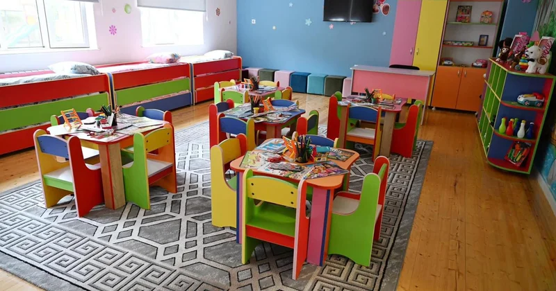Bağça məktəb arasında qalan uşaqlar: Valideynlər narazıdır
