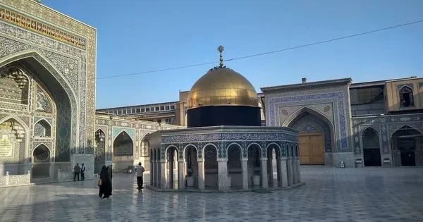 На территории мавзолея, где похоронен Али Хаменеи, вспыхнул пожар