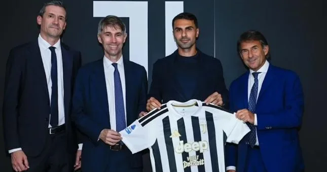 Zeki Çelik Yuventus da Rəsmi