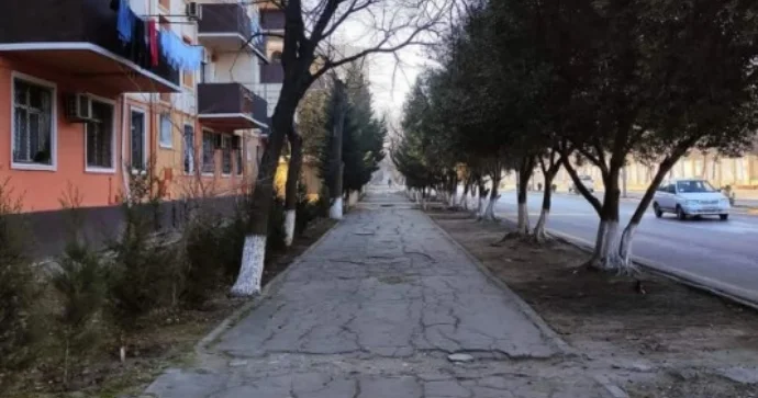 Sumqayıt sakinləri bu küçədəki səkinin son dəfə nə vaxt təmir edildiyini unudub FOTO