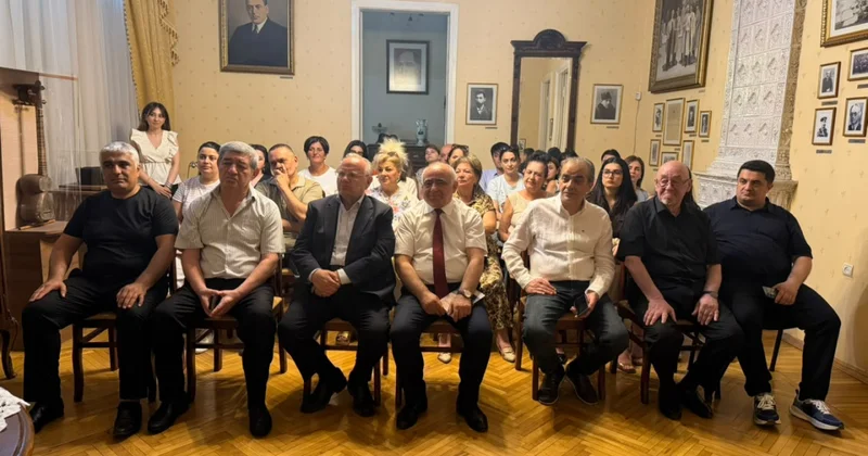 Birinci Türkoloji Qurultayın 100 illiyinə həsr olunmuş kitab təqdim edilib