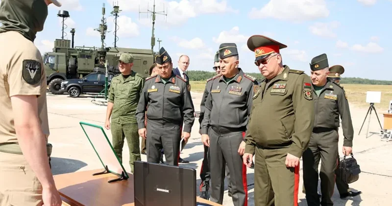 Kərim Vəliyev Belarusda hərbi obyektləri ziyarət edib