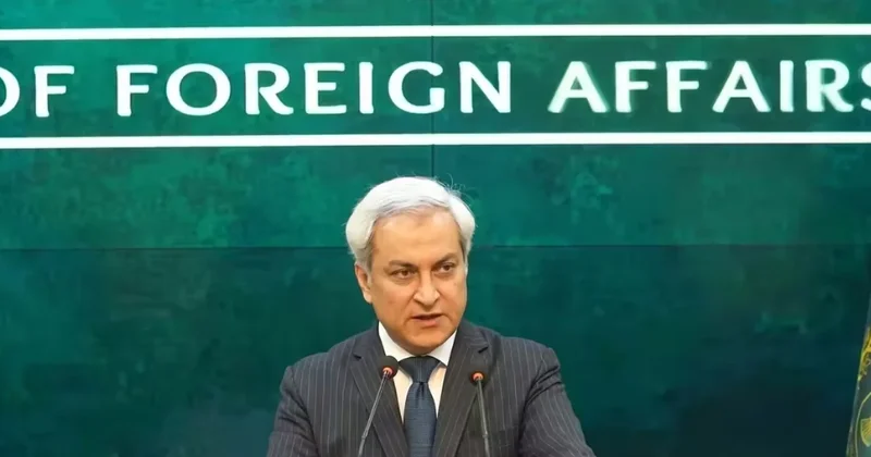 Pakistan ABŞ və İranı silahları yerə qoymağa və danışıqlara çağırıb
