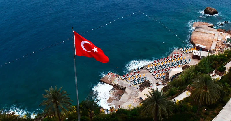 Türkiyədə onlarla turist hoteldə zəhərləndi