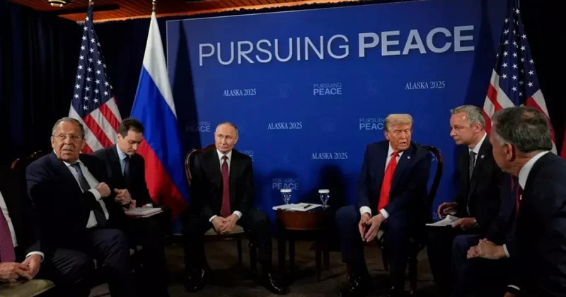 На Аляске обнаружены документы о подготовке саммита Трампа и Путина