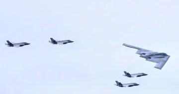 İranda yeraltı bunkerləri bombalayan təyyarələr Putinin üzərində uçub
