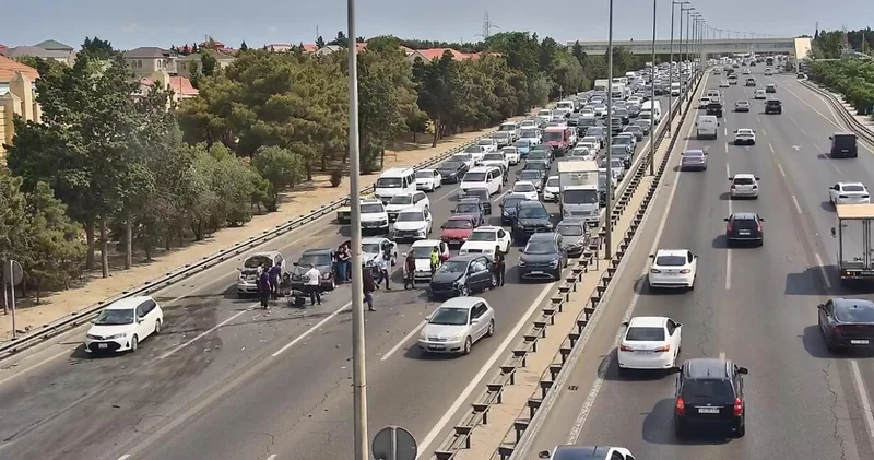 Aeroport şosesində qəza Mərkəz istiqamətində sıxlıq yarandı