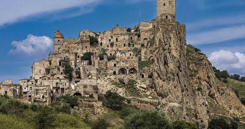 Avropanın ən qorxulu tərk edilmiş 4 kəndi (FOTO)