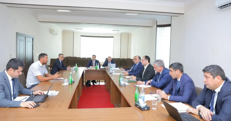 Kənd təsərrüfatı naziri Şərurda vətəndaşların müraciətlərini dinləyib, fermer təsərrüfatlarına və emal müəssisələrinə baş çəkib