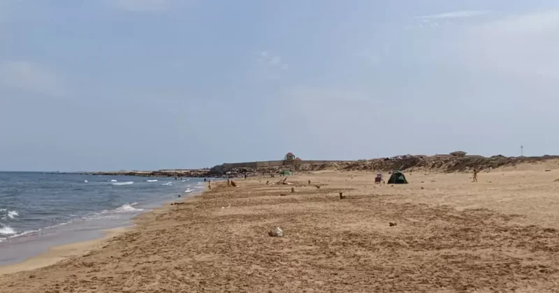 На популярный бакинский пляж сливается канализация ВИДЕОФАКТ