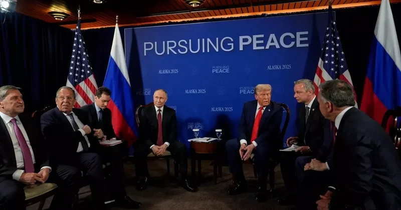 Tramp və Putinin üz ifadələri nəyi ifadə edirdi? Siyasi ekspert a şərh etdi