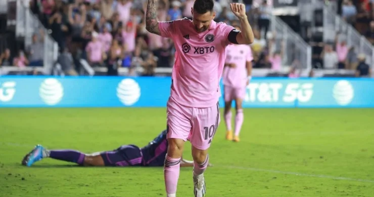 Messi yenidən meydana qayıtdı