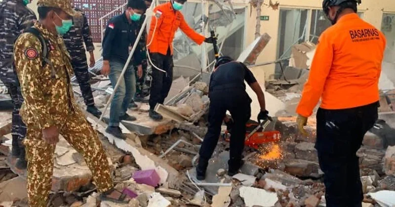İndoneziyada 7,7 maqnitudalı zəlzələ 51 nəfərin həyatına son qoyub