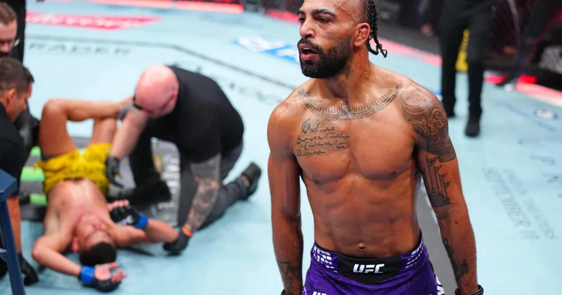 Чарльз Джонсон победил редким приёмом на UFC 330