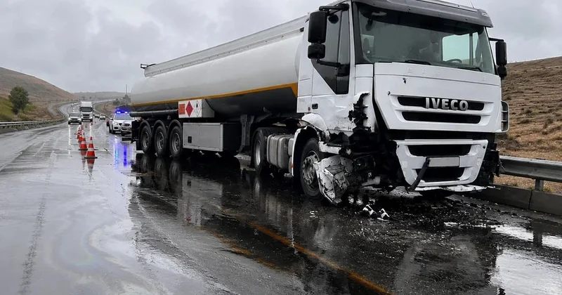 Bakı Qazax yolunda QƏZA Bir tona yaxın yanacaq yola töküldü
