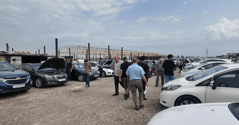 Bölgələrdəki avtomobil bazarlarında qiymət əl yandırır (Video)