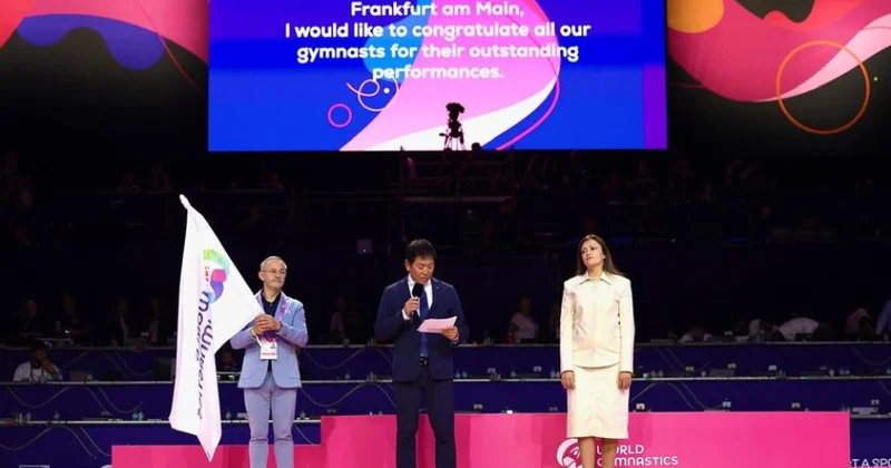 Bədii gimnastika üzrə dünya çempionatının bayrağı Azərbaycana təqdim olunub