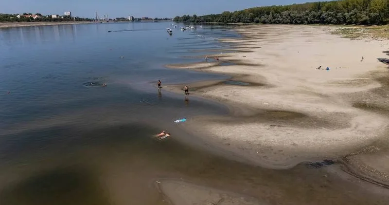 Dunay çayı dayazlaşdı Vukovar adasına piyada getmək mümkündür FOTO