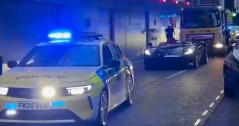 Britaniyada polis müsadirə edilmiş Ferrari ilə gəzib VİDEO
