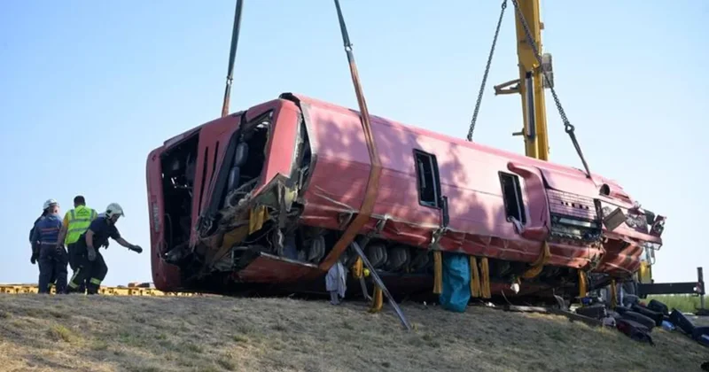 Turist avtobusu Macarıstanda qəzaya düşdü: Xeyli sayda ölü və yaralı var