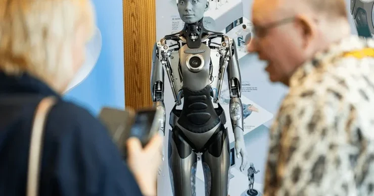 Pekində keçiriləcək yarışda 2 mindən çox insanabənzər robot iştirak edəcək