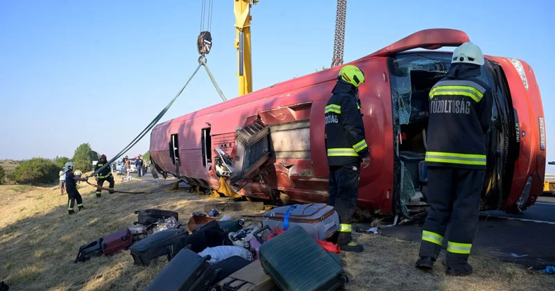Macarıstanda Polşa avtobusu qəzaya uğradı: 12 ölü, 10 yarlı var FOTO