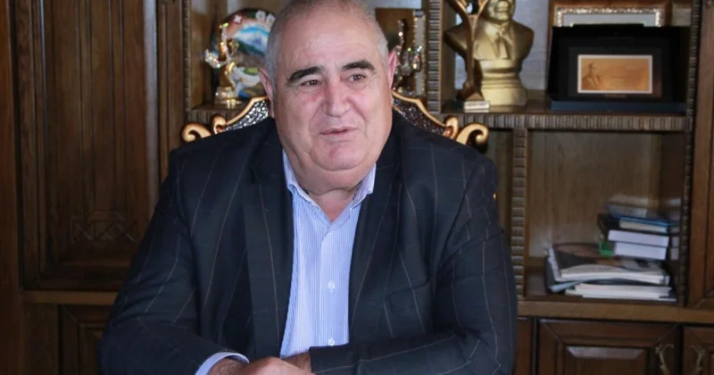 “Əyri yollarla evə pul gətirirdim, atam söyürdü Savadım da olsaydı, dünyada milyader olardım (Video)