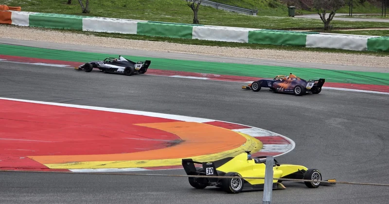 F1 mövsümünün ilk yarısının ən pis 11 pilotunun reytinqini dərc edilib