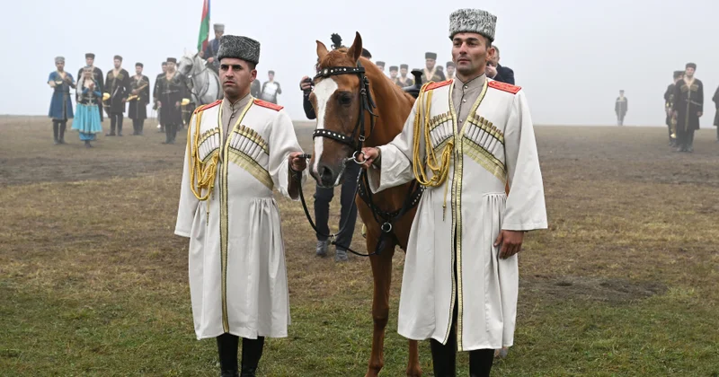 İlham Əliyev həmkarına “Ərgünəş” adlı Qarabağ atı hədiyyə etdi FOTO
