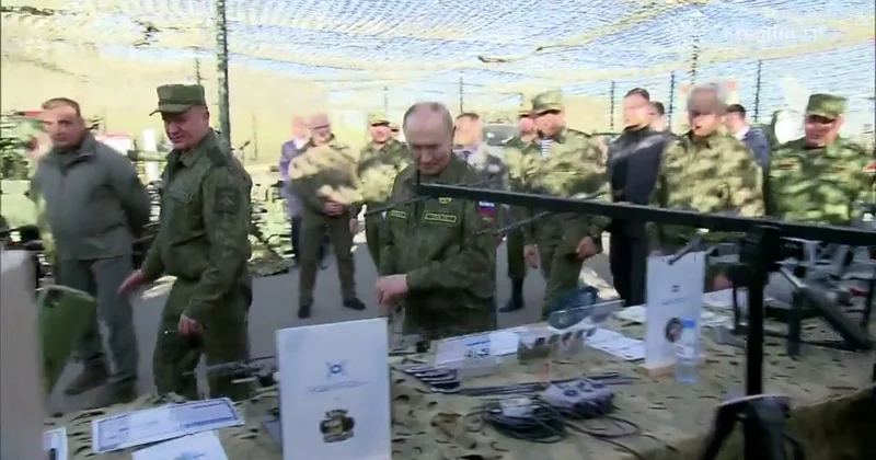 Putin hərbi təlimləri izlədi VİDEO