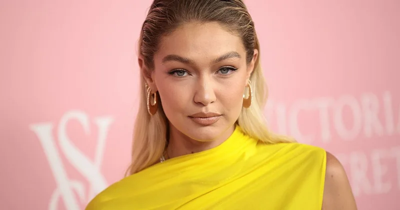 Cici Hadid mini kombinezonla fiqurasını nümayiş etdirdi FOTO
