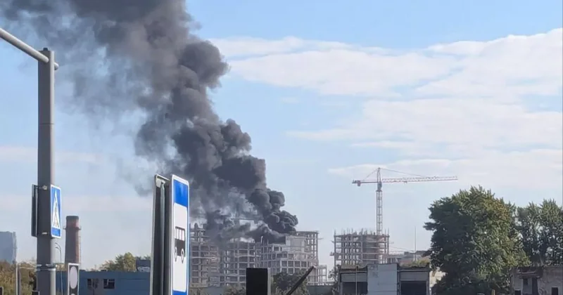 В Москве начался пожар на стройке