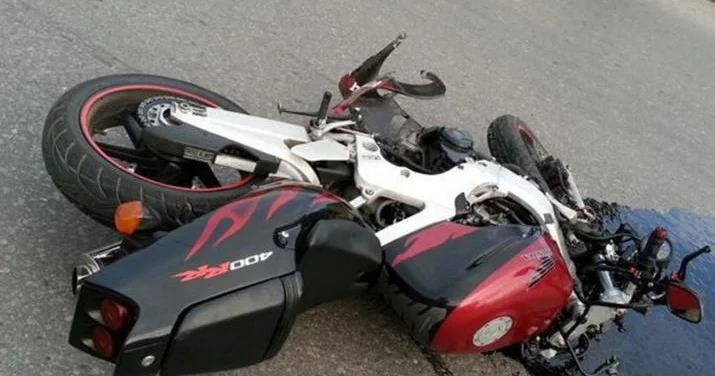 Mingəçevirdə qəza: motosikletçinin ayaqları sındı