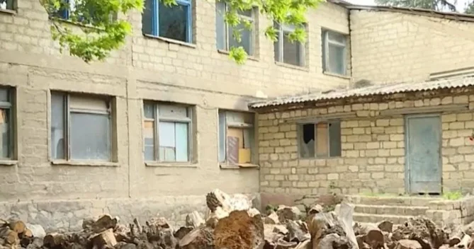 Siyəzəndə yararsız vəziyyətdə olan məktəb təmir ediləcək