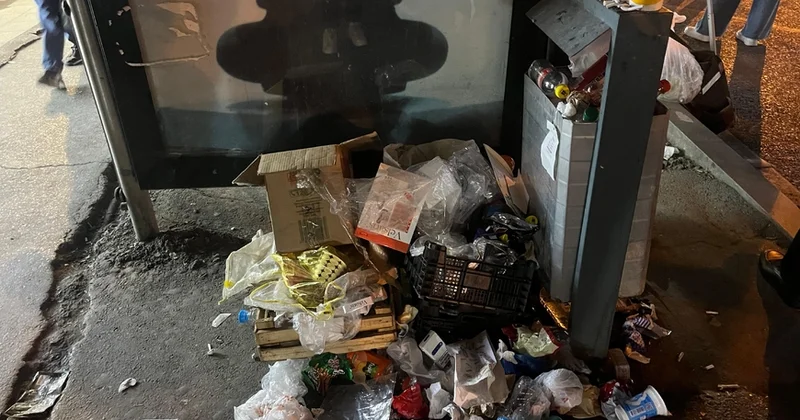 Kolbasa reklamı, aşıb daşan zibil qutuları YASAMALDA XAOS