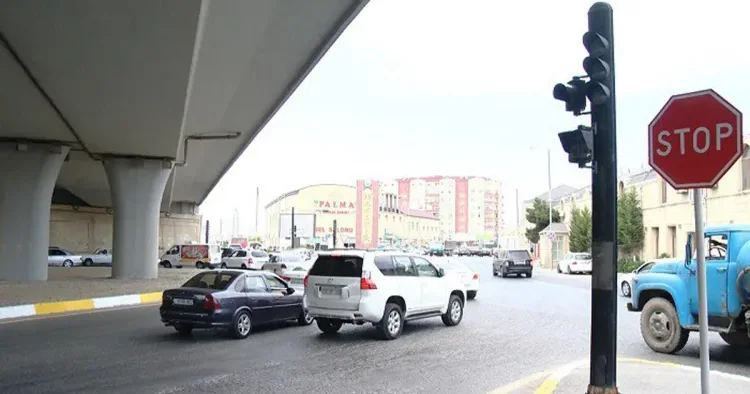 Piyadaları və sürücüləri əziyyətə salan Masazır dairəsi... Ekspert çıxış yolunu GÖSTƏRDİ