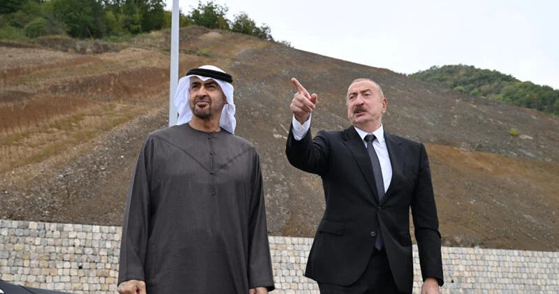 Prezident İlham Əliyev və Şeyx Məhəmməd bin Zayed Al Nəhyan Şuşa rayonunun Daşaltı kəndinin fonunda şəkil çəkdiriblər FOTO