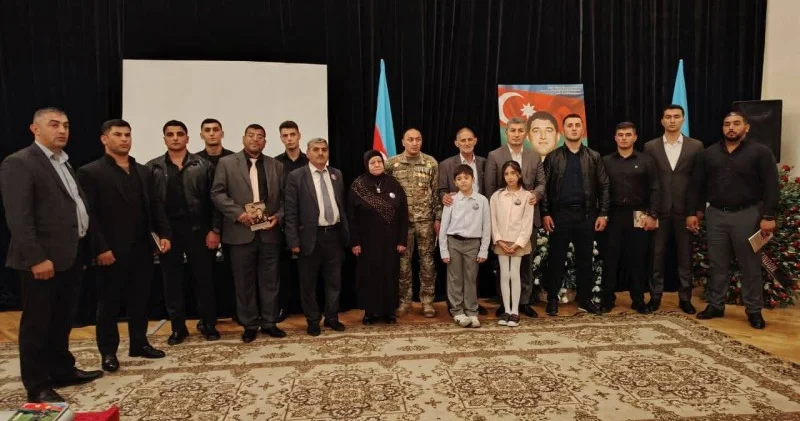 Vətən müharibəsi Qəhrəmanına həsr edilmiş kitabın təqdimatı oldu FOTOLAR